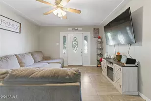 1923 N 44th Pl, Phoenix, AZ 85008 - Photo 2