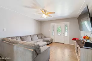 1923 N 44th Pl, Phoenix, AZ 85008 - Photo 4