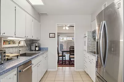 10520 W White Mountain Road, Sun City, AZ 85351 - Photo 14