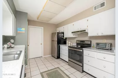 10007 W Pleasant Valley Road, Sun City, AZ 85351 - Photo 8