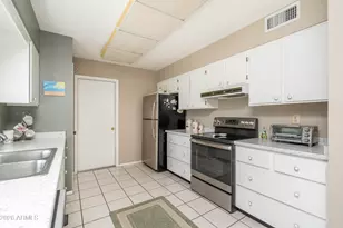 10007 W Pleasant Valley Rd, Sun City, AZ 85351 - Photo 8