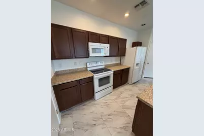 7464 S 31st Place, Phoenix, AZ 85042 - Photo 8