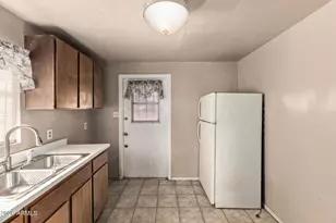 2018 S 3rd Dr, Phoenix, AZ 85003 - Photo 6