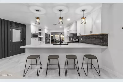 3938 E Cheery Lynn Road, Phoenix, AZ 85018 - Photo 2