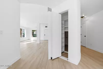 3005 W Shumway Farm Road, Phoenix, AZ 85041 - Photo 10