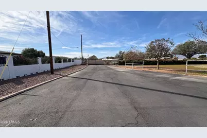 9427 S 51st Avenue, Laveen, AZ 85339 - Photo 12