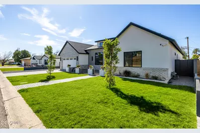 3028 N 47th Place, Phoenix, AZ 85018 - Photo 10