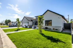 3028 N 47th Pl, Phoenix, AZ 85018 - Photo 10