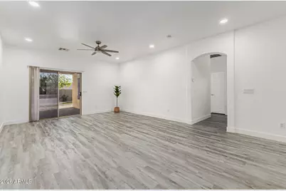 2545 W Brilliant Sky Drive, Phoenix, AZ 85085 - Photo 6