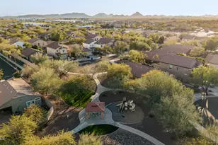 2545 W Brilliant Sky Dr, Phoenix, AZ 85085 - Photo 32