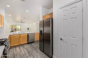 2545 W Brilliant Sky Dr, Phoenix, AZ 85085 - Photo 8