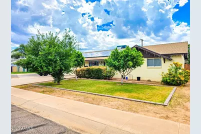 3701 W Echo Lane, Phoenix, AZ 85051 - Photo 2