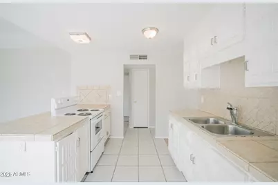 8017 W Meadowbrook Avenue, Phoenix, AZ 85033 - Photo 6