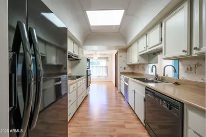 19049 N Lakeforest Drive, Sun City, AZ 85373 - Photo 10