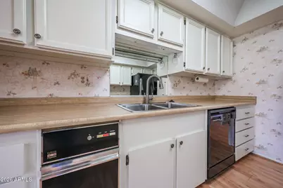 19049 N Lakeforest Drive, Sun City, AZ 85373 - Photo 12