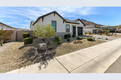 4899 W Marsh Wren Lane, San Tan Valley, AZ 85144 - Photo 4