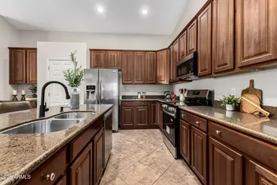 17845 W Hearn Road, Surprise, AZ 85388 - Photo 12