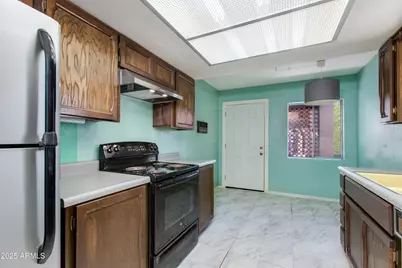 6 E Manzanita Drive, Phoenix, AZ 85020 - Photo 10