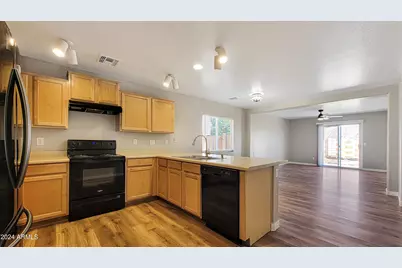 10201 N 115th Drive, Youngtown, AZ 85363 - Photo 6