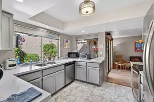 934 E Becker Ln, Phoenix, AZ 85020 - Photo 10