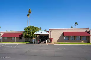 10812 W Hatcher Rd, Sun City, AZ 85351 - Photo 18