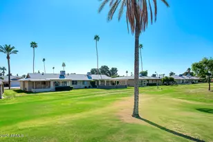 10812 W Hatcher Rd, Sun City, AZ 85351 - Photo 16