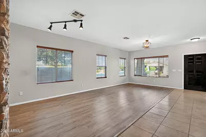 939 E Sourwood Drive, Gilbert, AZ 85298 - Photo 4