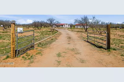 6455 E Nevada Drive, Hereford, AZ 85615 - Photo 38