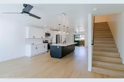 2502 E Paradise Lane #Apt 2, Phoenix, AZ 85032 - Photo 8