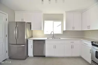 2535 E Southgate Avenue, Phoenix, AZ 85040 - Photo 4