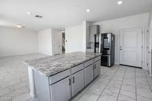 2439 W Kowalsky Ln, Phoenix, AZ 85041 - Photo 8