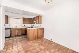 1010 E Becker Ln, Phoenix, AZ 85020 - Photo 6