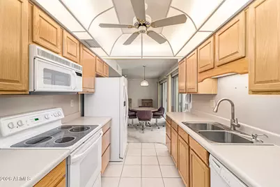 10559 W Granada Drive, Sun City, AZ 85373 - Photo 12