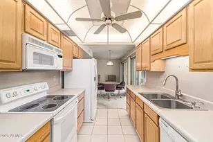 10559 W Granada Dr, Sun City, AZ 85373 - Photo 12