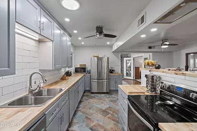 18614 N 133rd Avenue, Sun City West, AZ 85375 - Photo 14