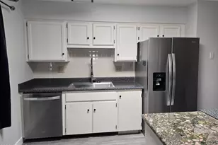 10049 W Oakmont Dr, Sun City, AZ 85351 - Photo 2