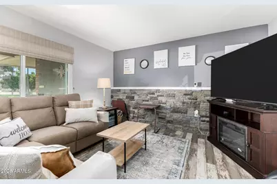 10212 W Royal Oak Road, Sun City, AZ 85351 - Photo 8