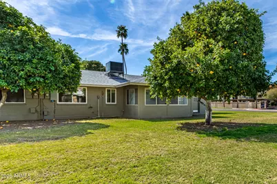 10212 W Royal Oak Road, Sun City, AZ 85351 - Photo 32