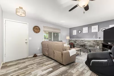 10212 W Royal Oak Road, Sun City, AZ 85351 - Photo 6