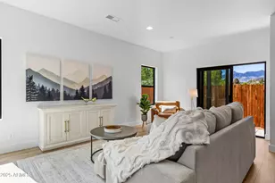 302 W Oak Ave, Flagstaff, AZ 86001 - Photo 2