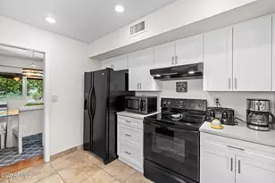 10442 W Prairie Hills Cir, Sun City, AZ 85351 - Photo 14