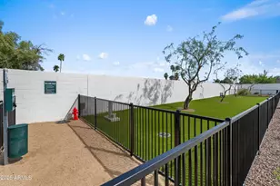 7300 E Earll Dr, Scottsdale, AZ 85251 - Photo 18