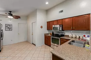 10390 W Yukon Dr, Peoria, AZ 85382 - Photo 12