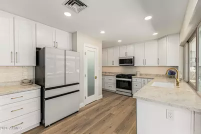 2901 E Las Rocas Drive, Phoenix, AZ 85028 - Photo 10