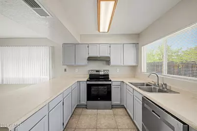 8626 W Lawrence Lane, Peoria, AZ 85345 - Photo 14