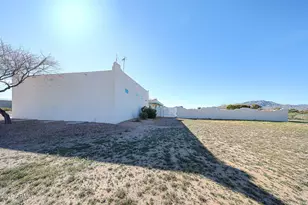 51340 W Iver Rd, Aguila, AZ 85320 - Photo 8