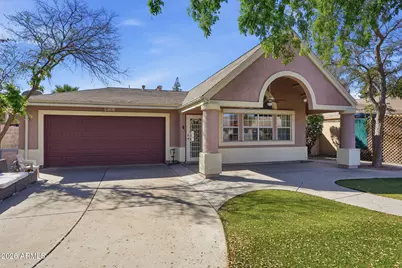 321 E Mitchell Drive, Phoenix, AZ 85012 - Photo 1