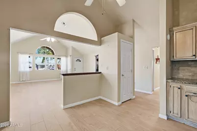 321 E Mitchell Drive, Phoenix, AZ 85012 - Photo 8