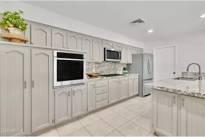 6639 N Chatelaine Place, Phoenix, AZ 85014 - Photo 10