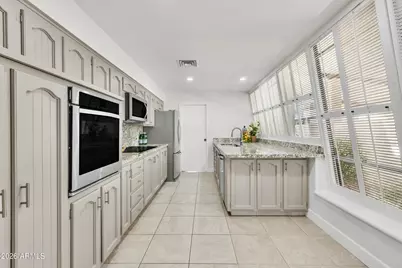 6639 N Chatelaine Place, Phoenix, AZ 85014 - Photo 8